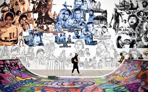La Documenta prescinde de las estrellas del arte y reivindica a los colectivos para combatir las crisis sociales | EL PAÍS