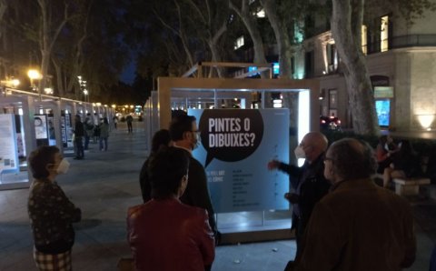 &#39;Pintas o dibujas&#39; en el Paseo del Born (Mallorca)