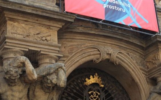 Fotos del montaje de la Cuatrienal de Praga y del Pabellón de España 'Muérete'