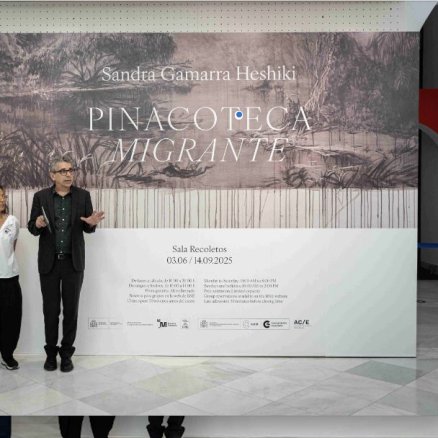 The Ministry of Culture inaugurates Sandra Gamarra&#39;s "Pinacoteca Migrante" at the National Library.