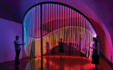 España y Perú se unen en la Bienal de Diseño de Londres con un homenaje al cajón flamenco | Infobae